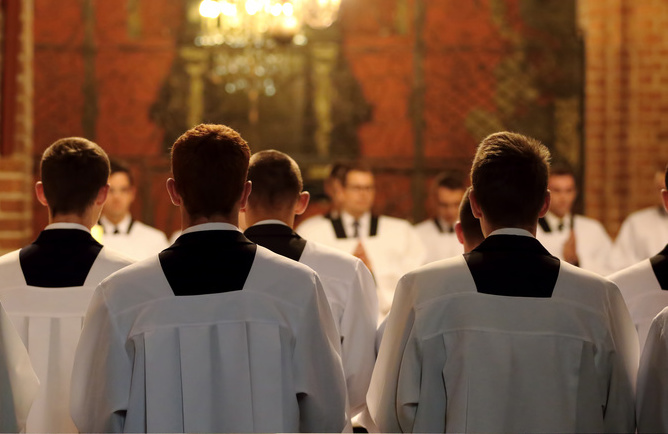 (Un)glaublich / Pawel Horosiewicz The young clerics of the seminary during Mass