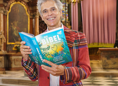 Thomas Brezina präsentierte seine neue 'Die Bibel in Reimen' und übergab diese an Dompfarrer Toni Faber, dazu gab es eine Leseprobe, Stephansdom, Wien, 25.3.2021,- Thomas BREZINA