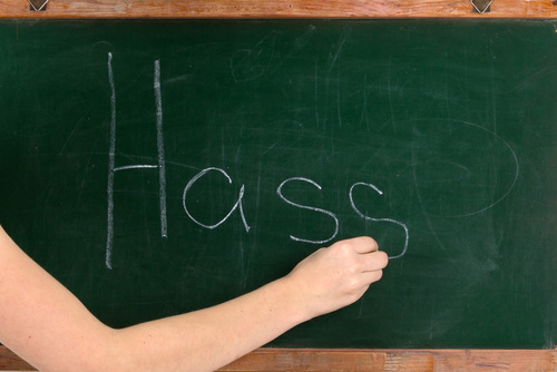 Hass im Netz / ©EinBlick - stock.adobe.com thema Heiliger Zorn