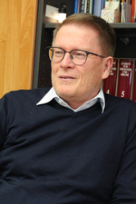 Dr. Paulus Hochgatterer