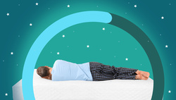 Heil und Heilung / Olga Yastremska, New Africa, Africa Studio, New Africa - stock.adobe.com Young man sleeping on mattress against color background, back view. Healthy circadian rhythm and sleep habits