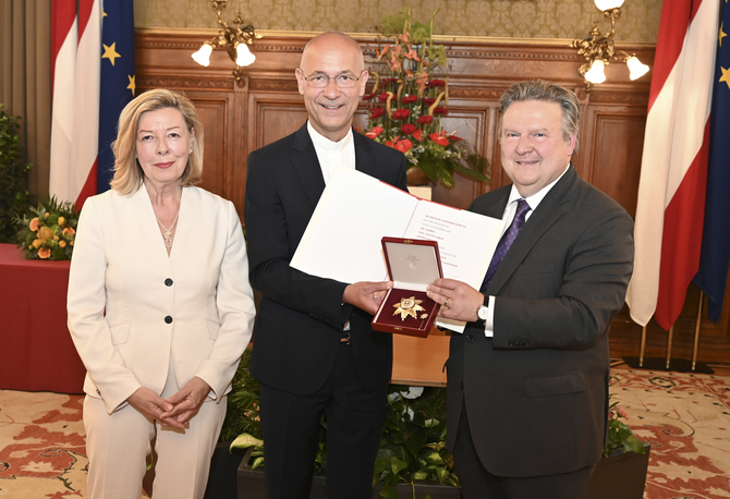 Bürgermeister Michael Ludwig,  Dompfarrer Toni Faber und Conny Bischofberger