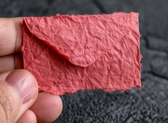 Zwischen den Zeilen / AdobeStock Jevjenijs miteinander-Magazin 3-4/25