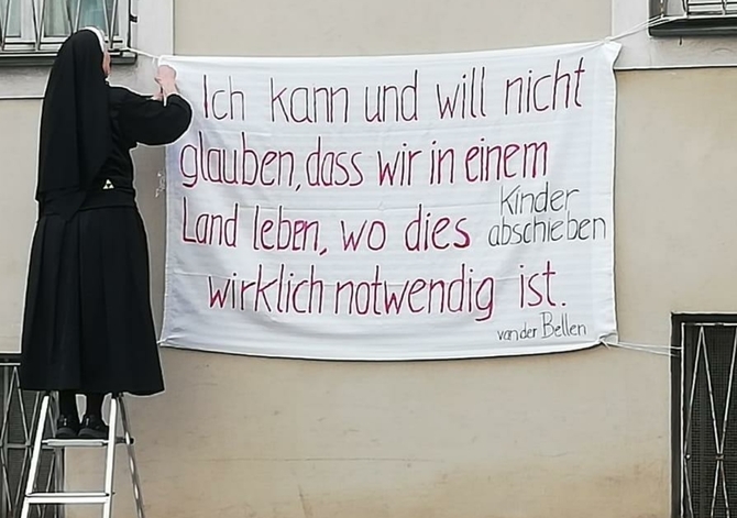 Innsbrucker Aktion der Tertiarschwestern gegen die Abschiebung von Kindern